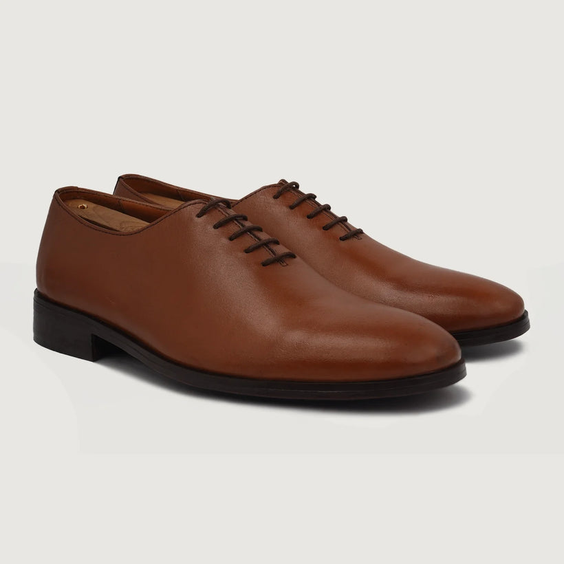 Director Wholecut Hellbraun Leather Shoes für Herren