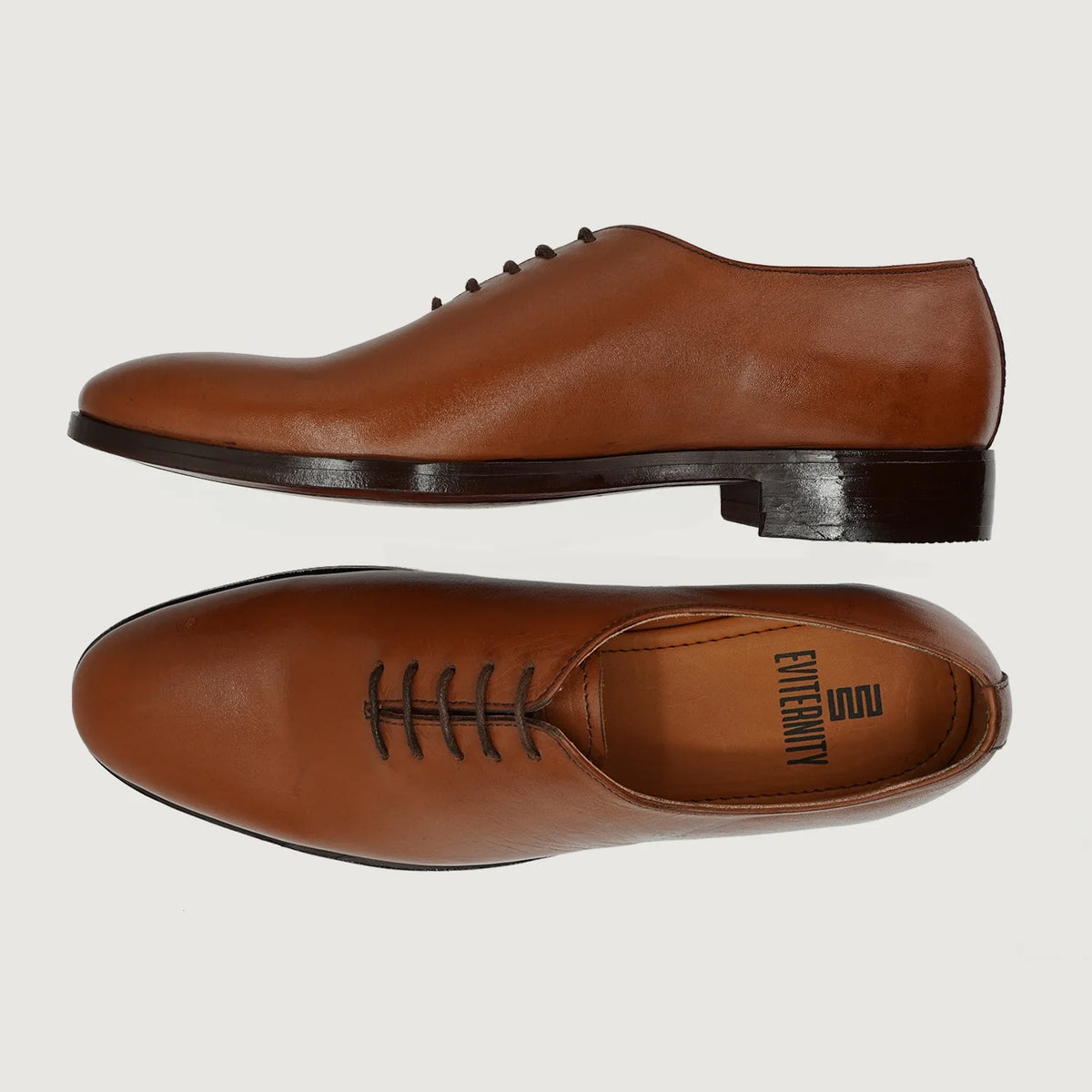 Director Wholecut Hellbraun Lederschuhe für Herren - Seitenansicht mit ergonomischem Ärmelschnitt & sportlicher Passform