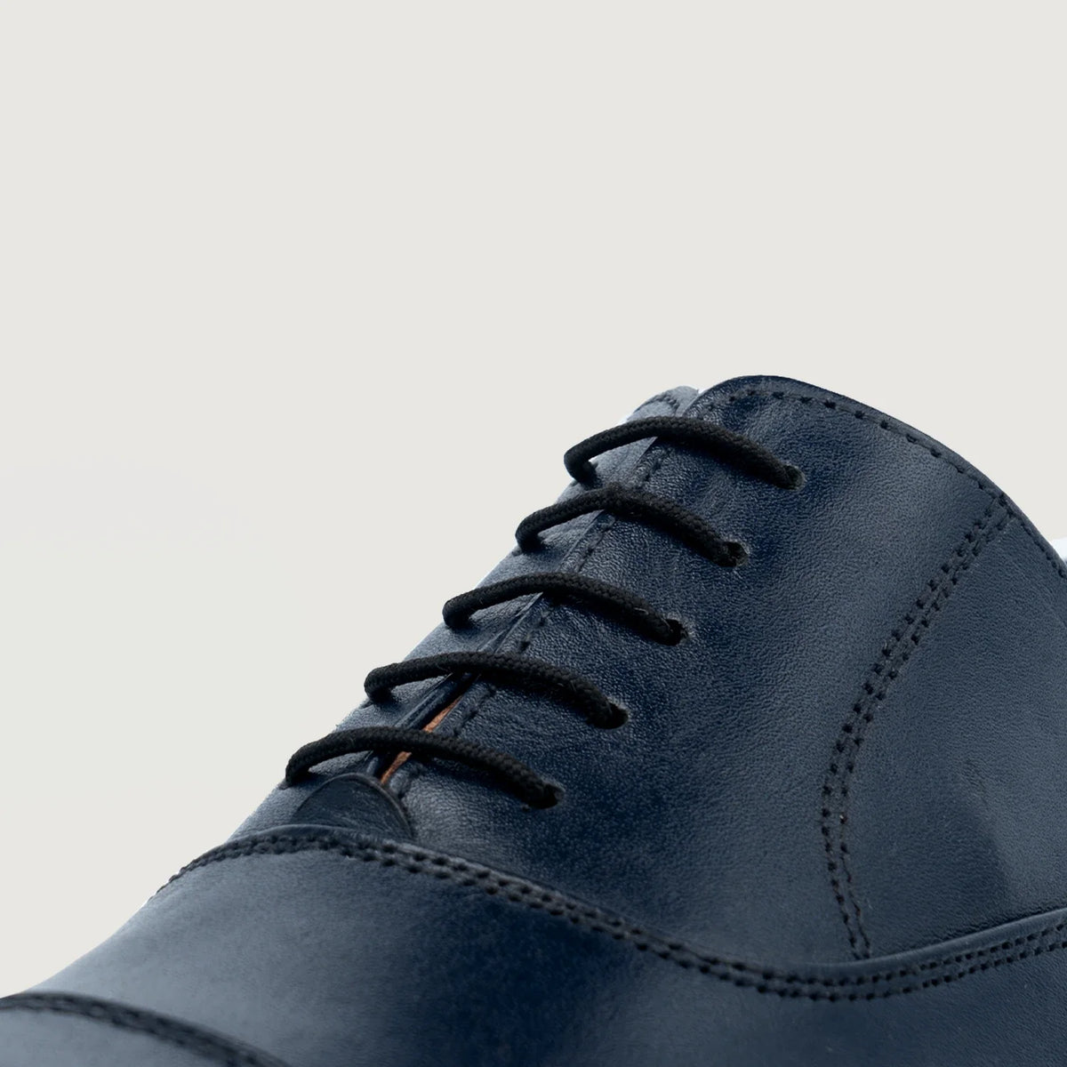 High-Traction Rubber Outsole & Lug Tread Pattern on Professor Oxford Midnight Blau Lederschuhe für Herren For Men