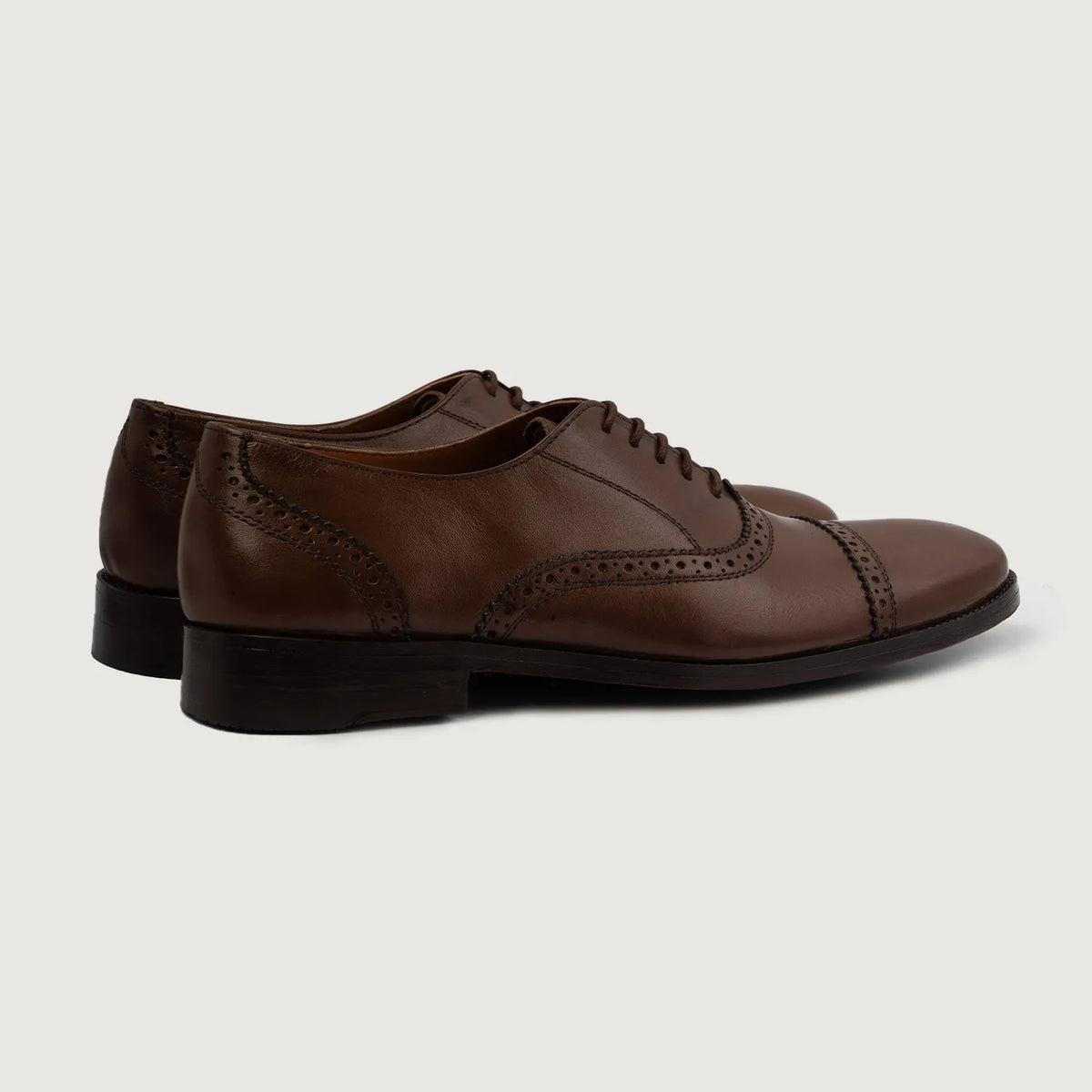 High-Traction Rubber Outsole & Lug Tread Pattern on Grauson Brogues Oxford Braun Lederschuhe für Herren For Men