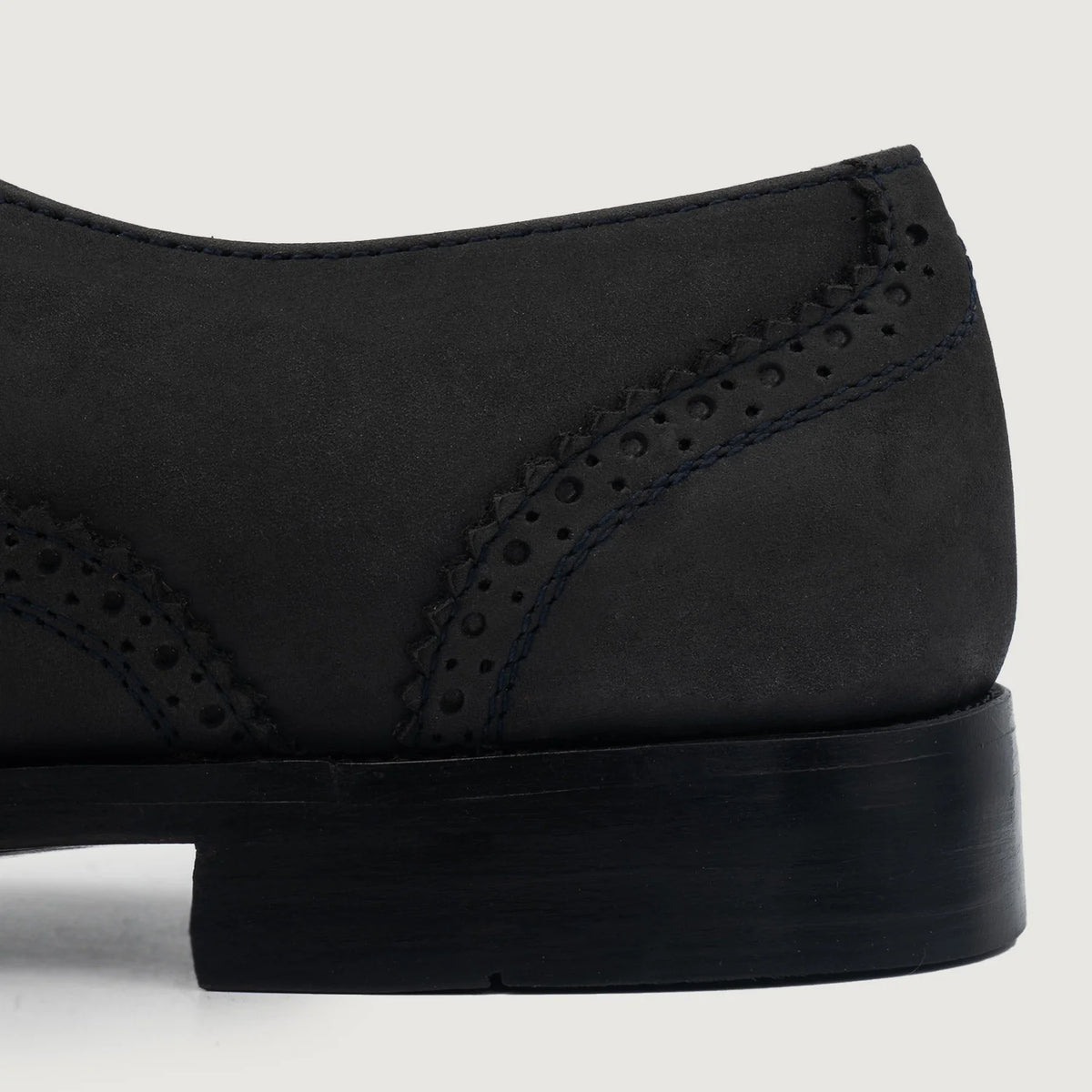 Authentic Full-Grain Leather Grain Depth & Pull-Up Patina Texture Detail