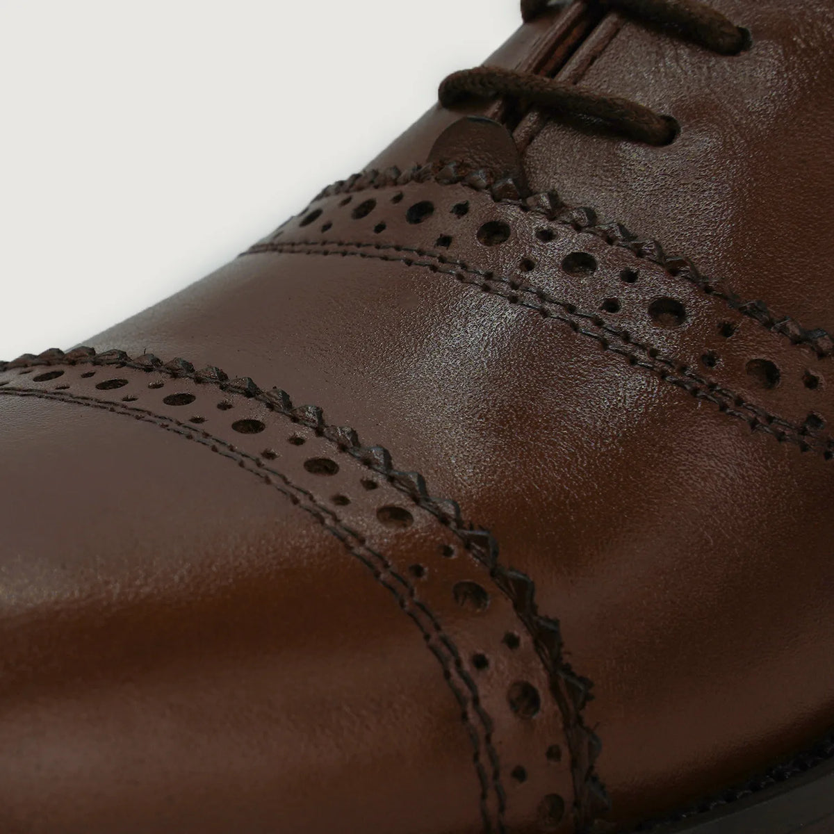 Authentic Full-Grain Leather Grain Depth & Pull-Up Patina Texture Detail