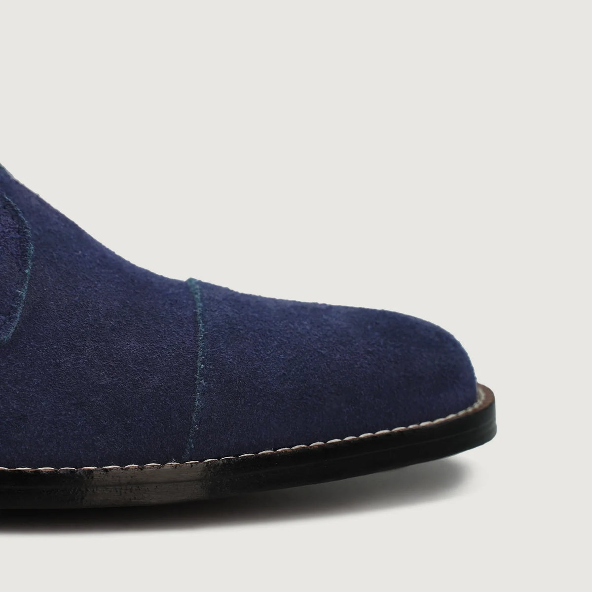 Cushioned Leather Insole & Ergonomic Arch Support Construction Detail