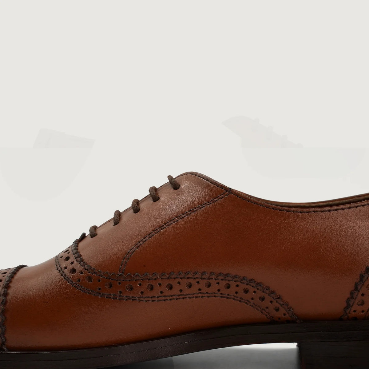 Authentic Full-Grain Leather Grain Depth & Pull-Up Patina Texture Detail