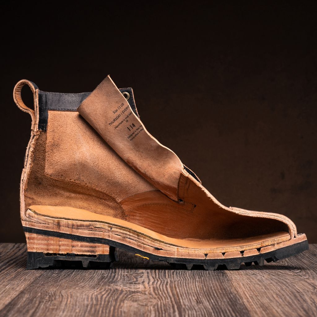 High-Traction Rubber Outsole & Lug Tread Pattern on Challenger Sesam-Braun Lederstiefel für Herren