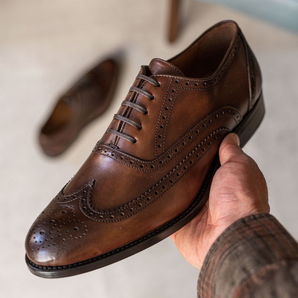 Tailored Rib Cuffs & Hem Craftsmanship Construction Detail on Aviator Zimtbraun Lederschuhe für Herren
