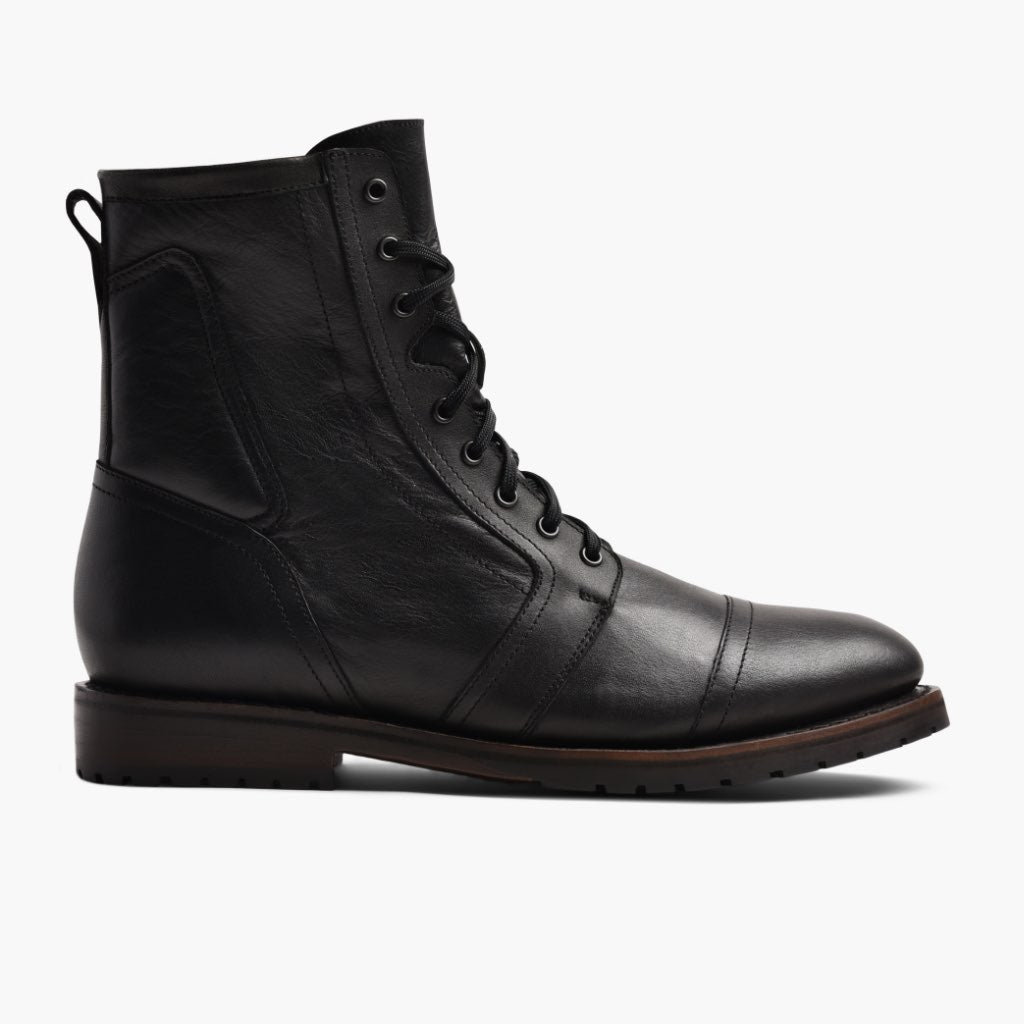 Casa Moto Schwarz Lederstiefel für Herren - Seitenansicht mit ergonomischem Ärmelschnitt & sportlicher Passform