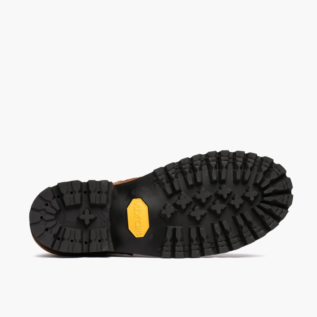High-Traction Rubber Outsole & Lug Tread Pattern on Challenger Badland-Braun Lederstiefel für Herren