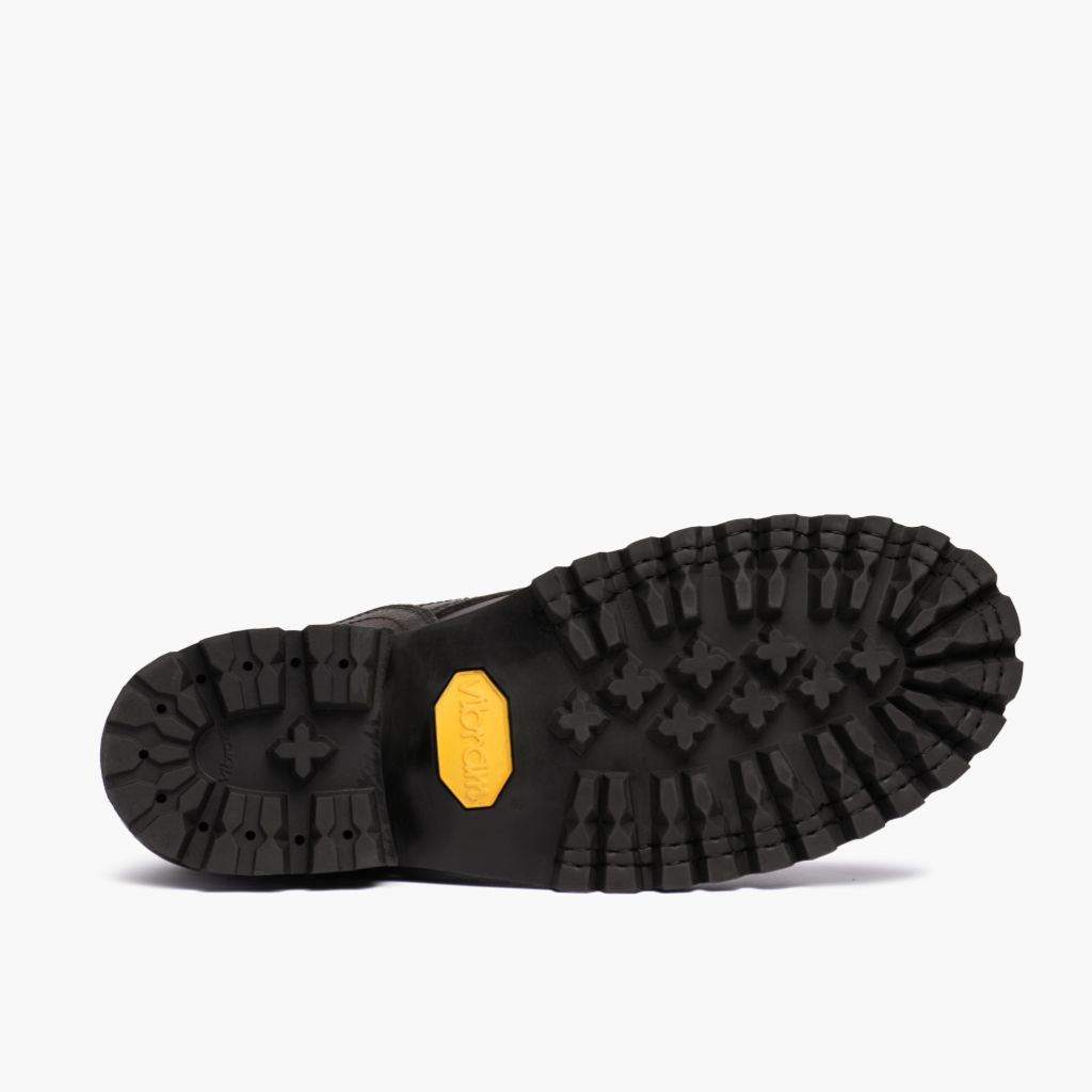High-Traction Rubber Outsole & Lug Tread Pattern on Challenger Canyon-Braun Lederstiefel für Herren