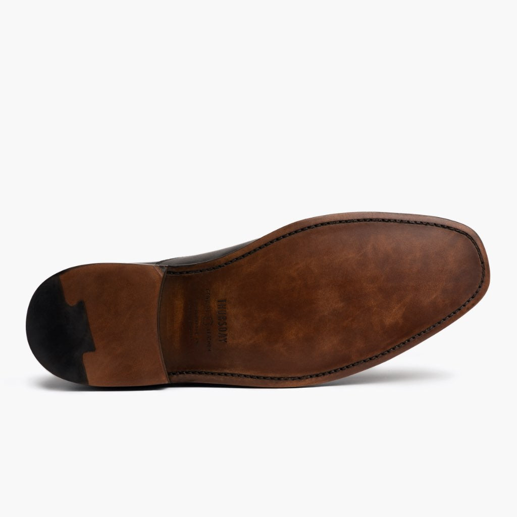High-Traction Rubber Outsole & Lug Tread Pattern on Executive Schwarz Leder-Sneaker für Herren