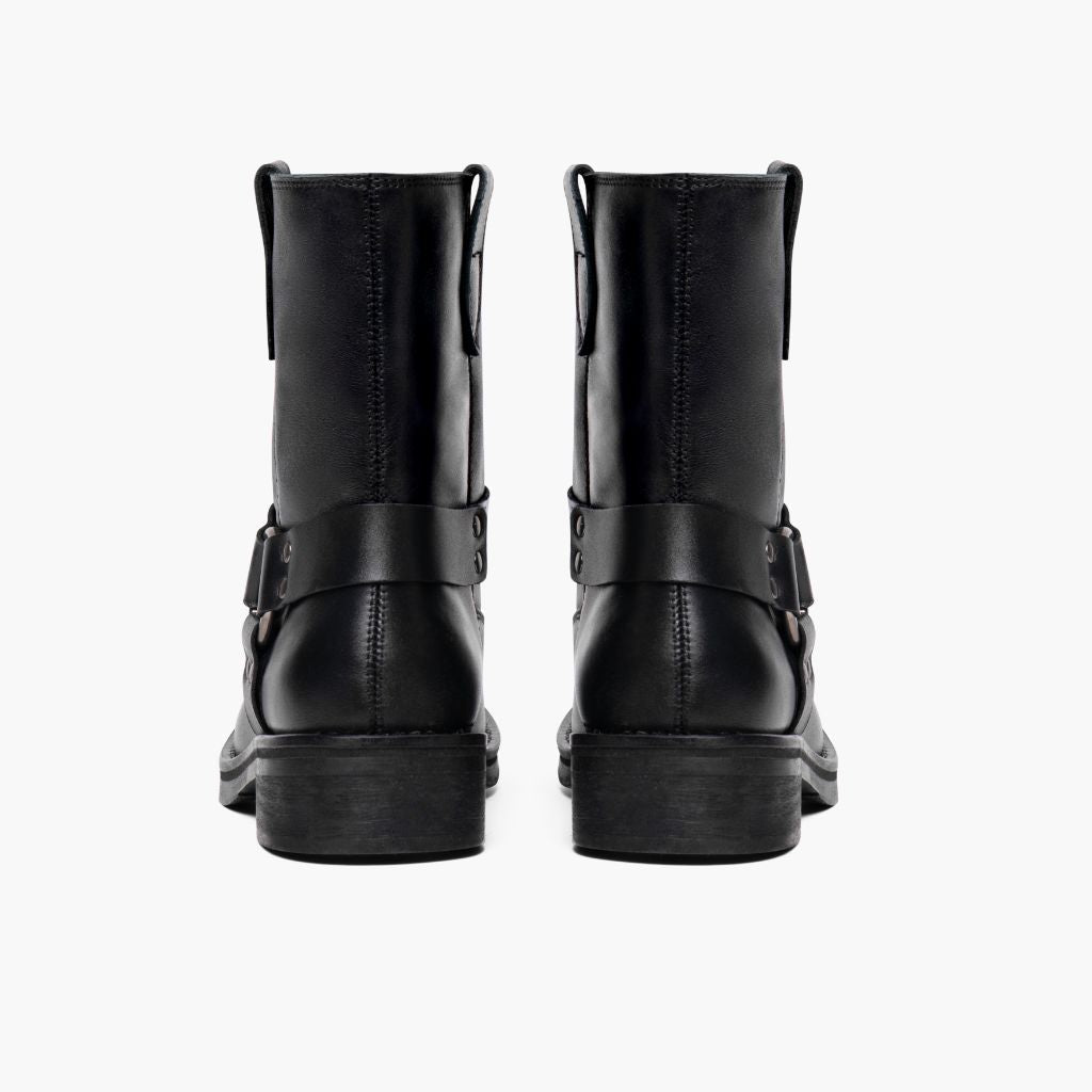 High-Traction Rubber Outsole & Lug Tread Pattern on Outlaw Schwarz Lederstiefel für Damen
