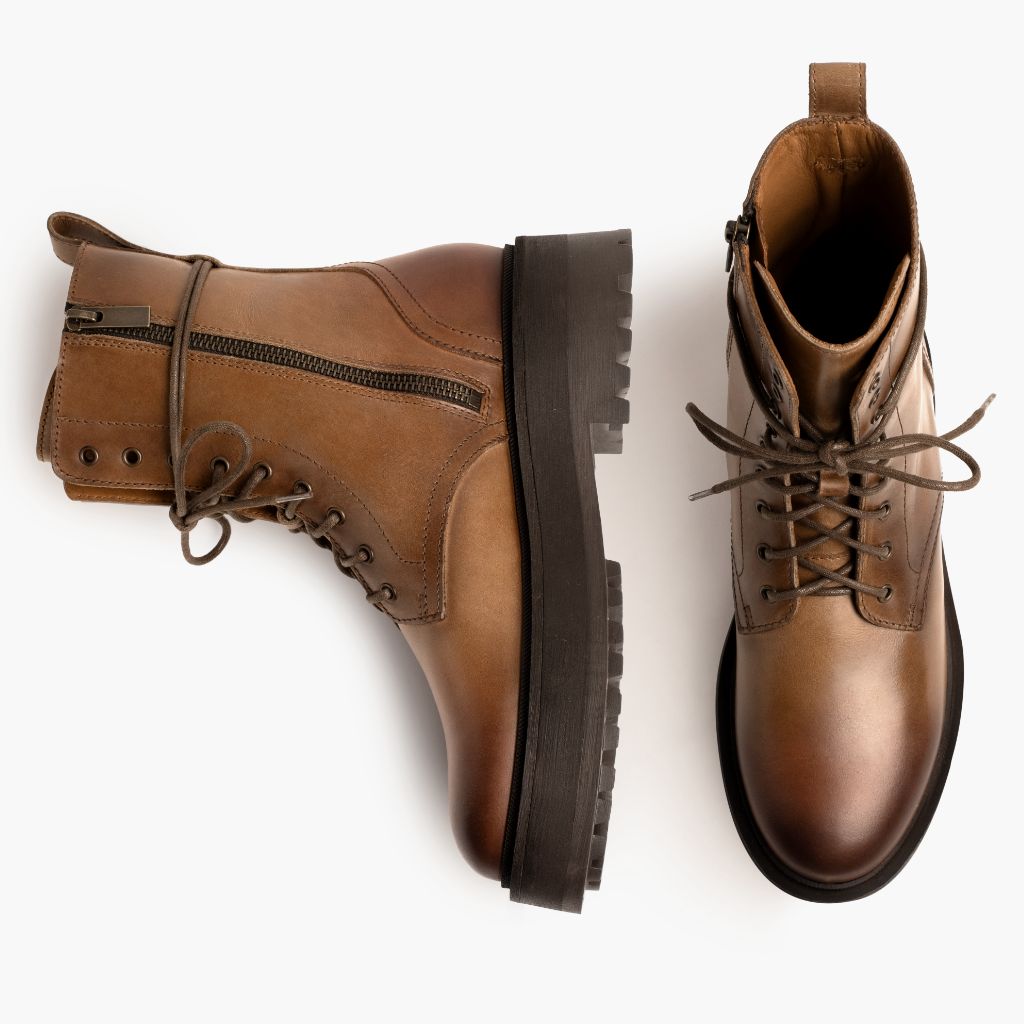 High-Traction Rubber Outsole & Lug Tread Pattern on Quest Natural Lederstiefel für Damen