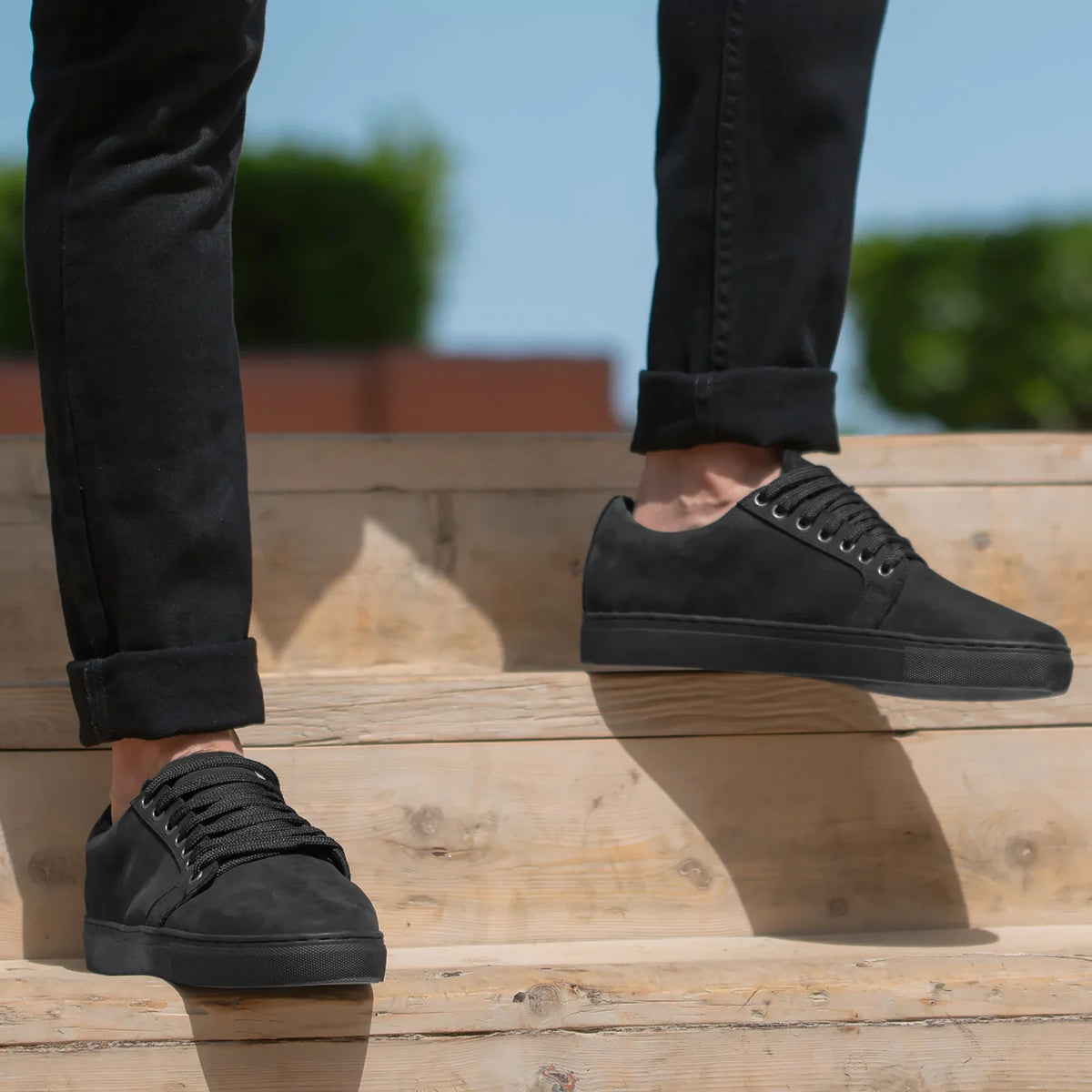 High-Traction Rubber Outsole & Lug Tread Pattern on Murphy Low Top Schwarz Nubuck Sneaker für Herren