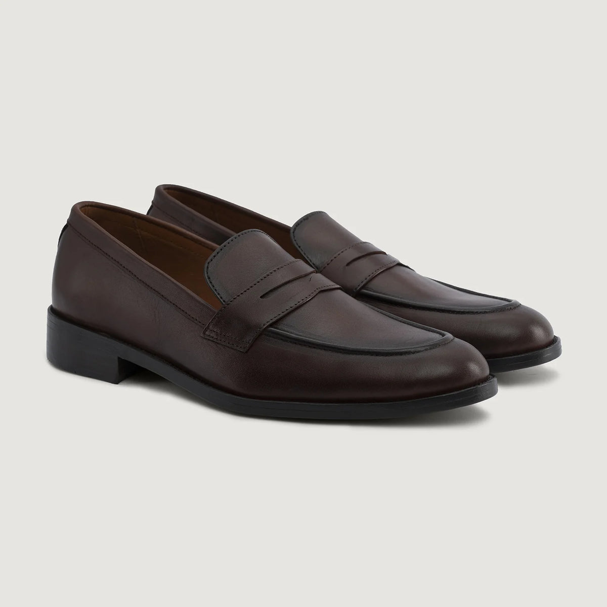 Baxton Burnished Braun Leder-Loafer für Herren For Men in Burnished Brown Full-Grain Leather - Seitenansicht | Online Kaufen