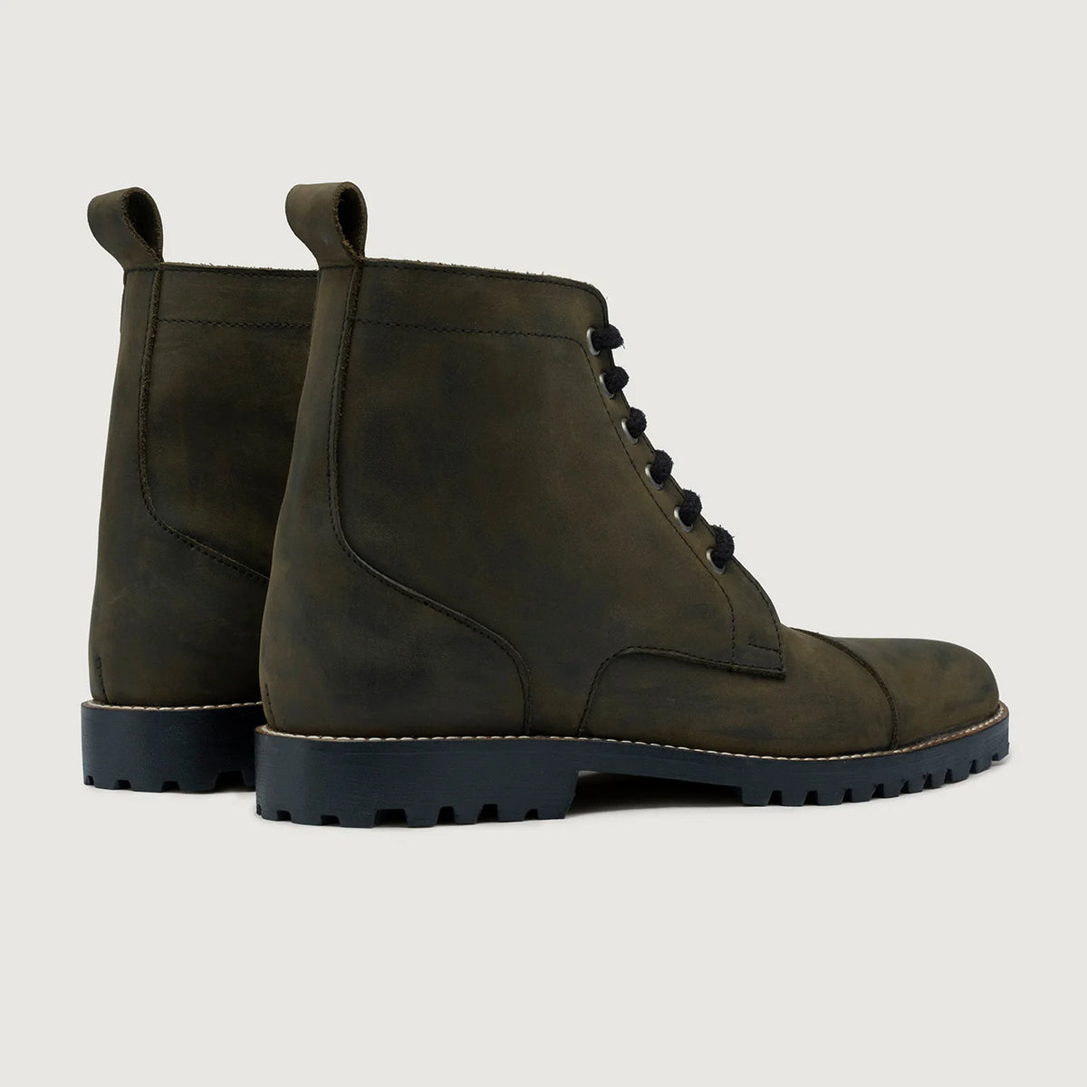 Knight Derby Olive Grün Pullup Lederstiefel - TerraGrip für Herren - Verstärkte Fersenkappe & präzise Doppelnaht