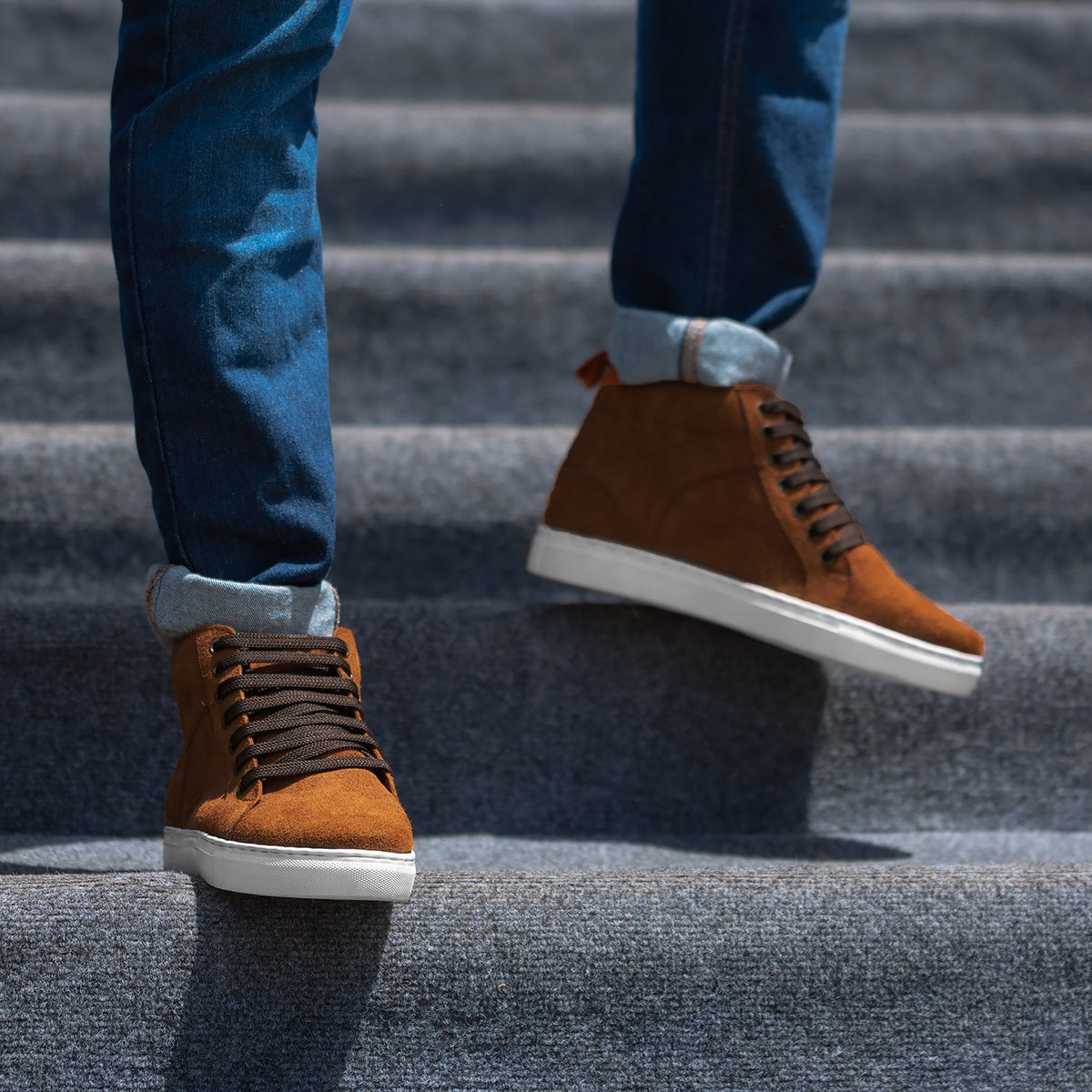 High-Traction Rubber Outsole & Lug Tread Pattern on Marty High Top Braun Suede Sneaker für Herren