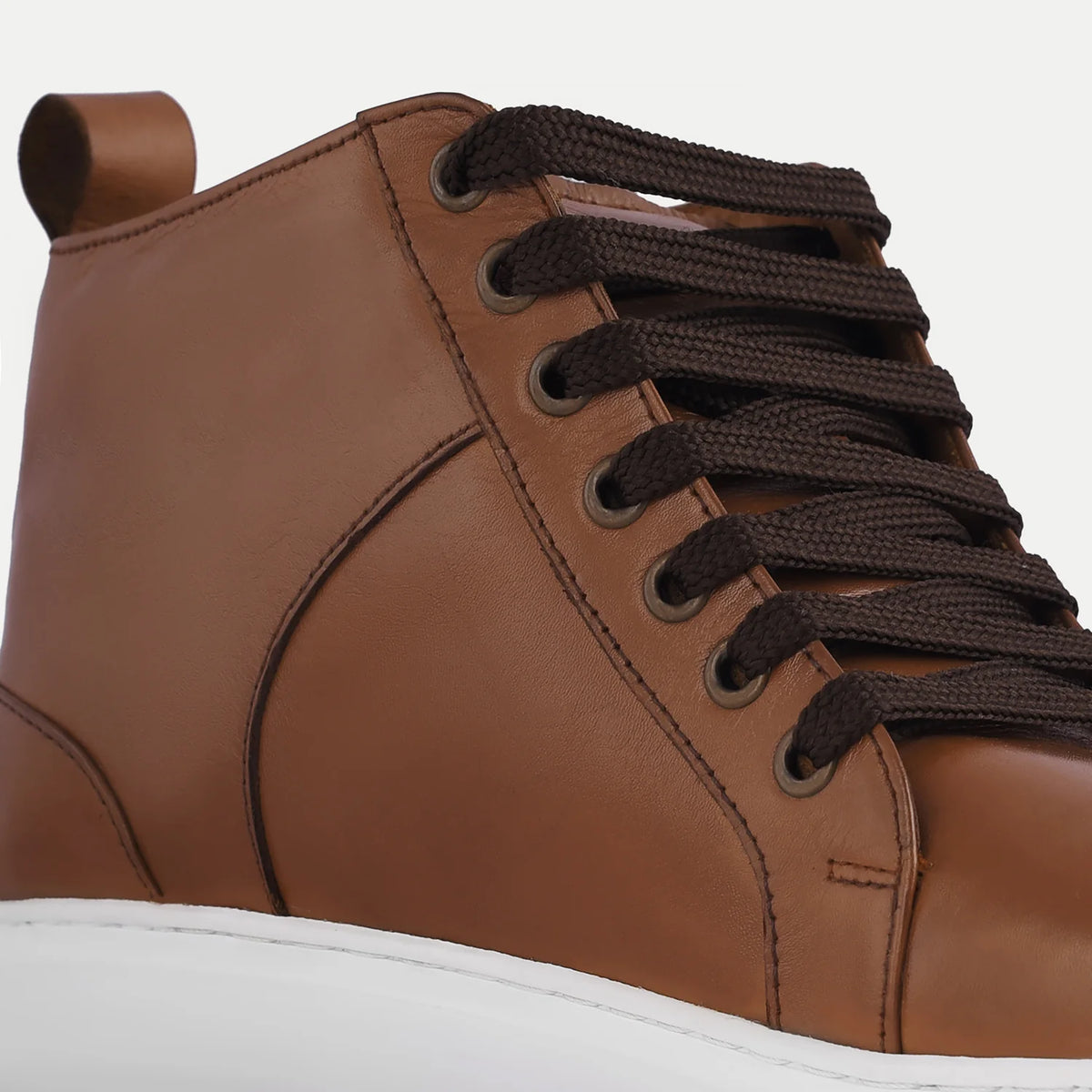 High-Traction Rubber Outsole & Lug Tread Pattern on Marty High Top Hellbraun Leder-Sneaker für Herren