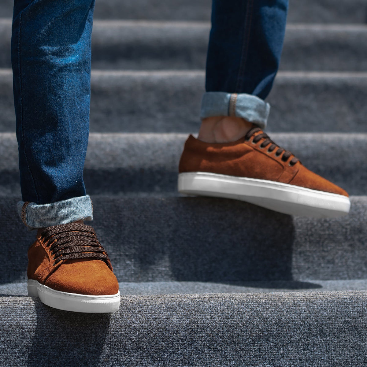 Murphy Low Top Braun Suede Sneaker für Herren - Verstärkte Fersenkappe & präzise Doppelnaht