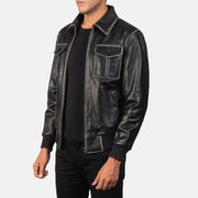 Black Cowhide Leather Bomber Jacket - Rückansicht mit passgenauen Schultern &amp; sauberem Saum