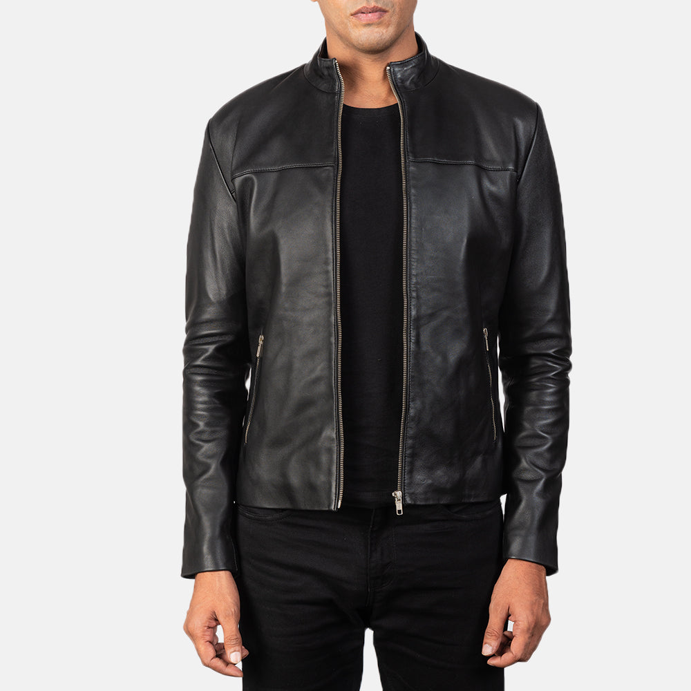 Men's Adornica Schwarz Leder-Bikerjacke für Herren in Black Sheepskin Leather - Vorderansicht &amp; maßgeschneiderte Silhouette | Online Kaufen