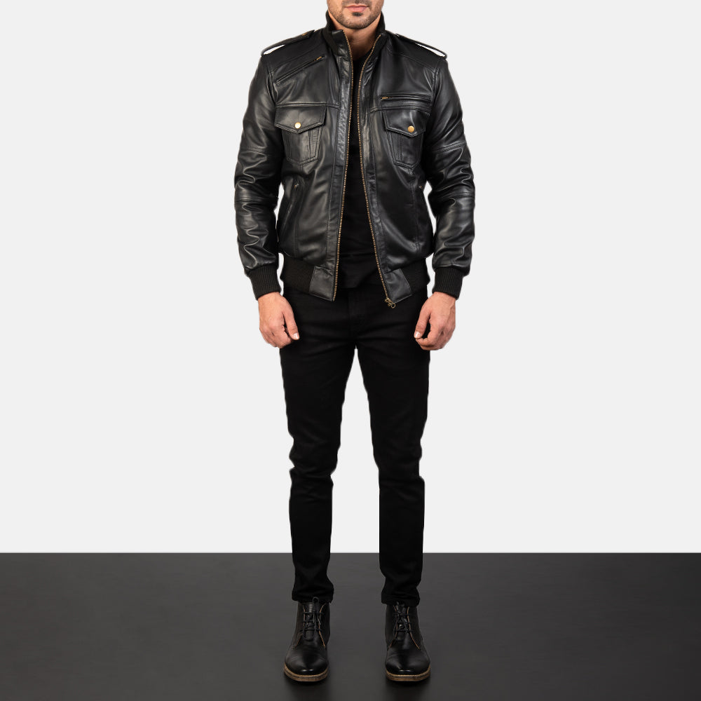 Men's Agent Shadow Schwarz Leder-Bomberjacke für Herren - Seitenansicht mit ergonomischem Ärmelschnitt