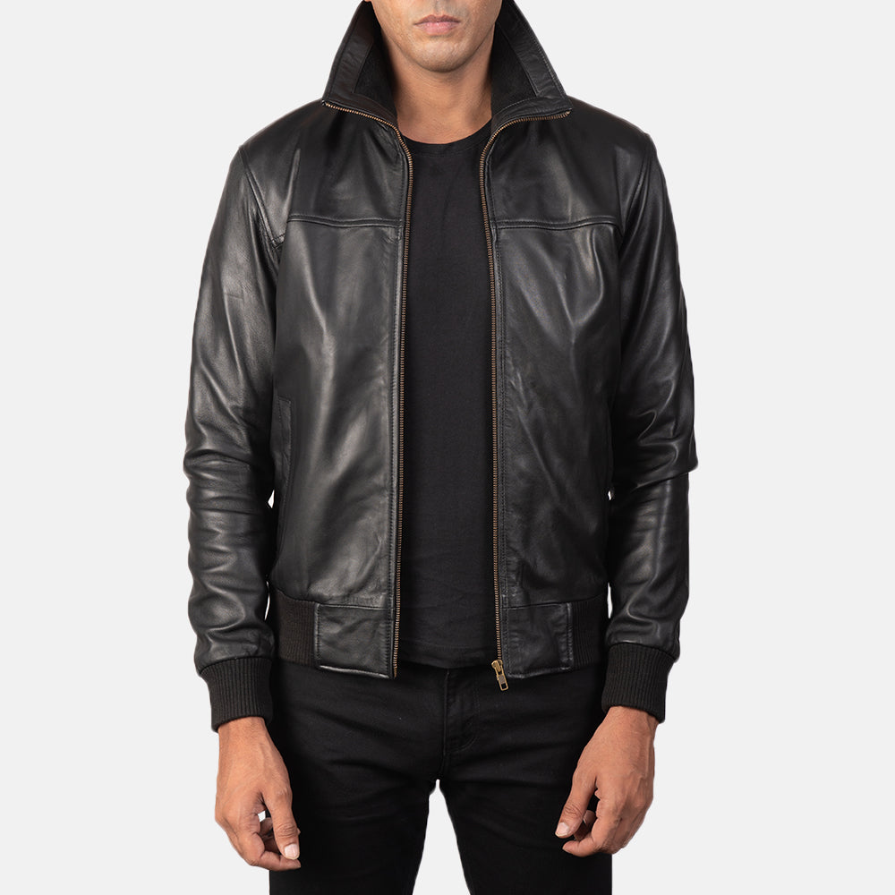 Men's Air Rolf Schwarz Leder-Bomberjacke für Herren in Black Sheepskin Leather - Vorderansicht &amp; maßgeschneiderte Silhouette | Online Kaufen