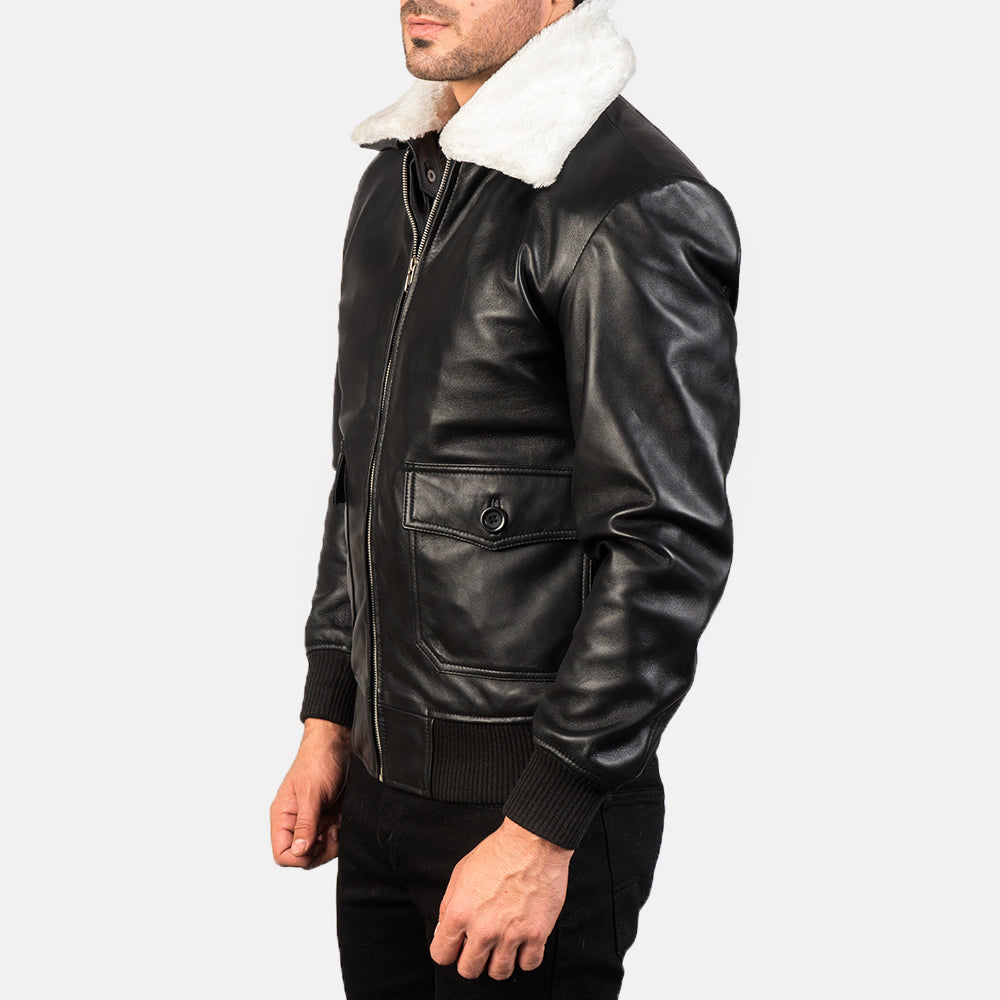 
Black Sheepskin Leather Bomber Jacket - Rückansicht mit passgenauen Schultern & sauberem Saum