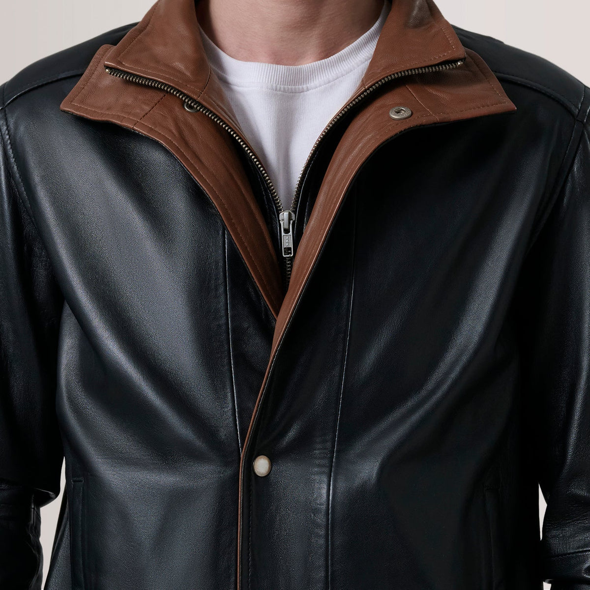 
Innenansicht Showing Quilted Polyester Lining & Zwei funktionale Innentaschen