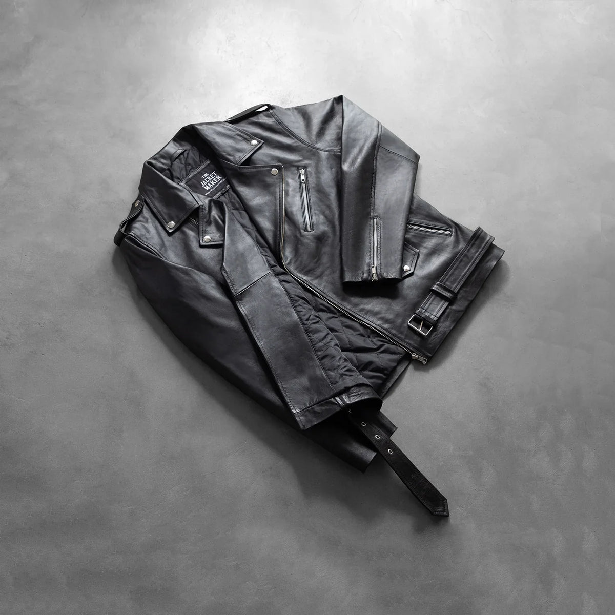 
Handwerkliche Saumverarbeitung an Allaric Alley Black Leather Biker Jacket