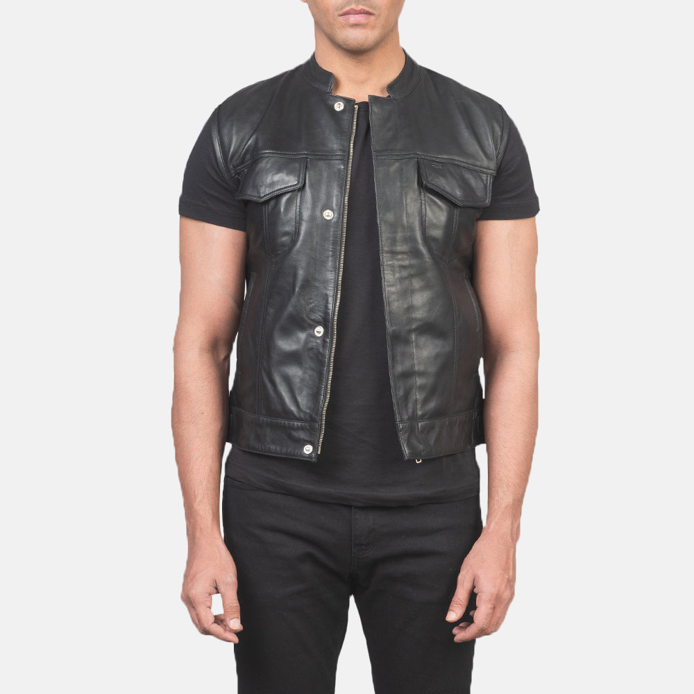 
Atlas Moto Schwarz Lederweste für Herren in Black Sheepskin Leather - Vorderansicht & maßgeschneiderte Silhouette | Online Kaufen