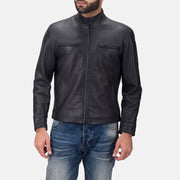 
Austere Matte Schwarz Leder-Bikerjacke für Herren in Black Calfskin Matte - Vorderansicht & maßgeschneiderte Silhouette | Online Kaufen