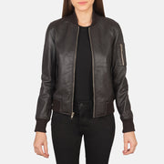 Women's Ava Ma-1 Brown Leather Bomber Jacket in Brown Sheepskin Leather - Vorderansicht &amp; maßgeschneiderte Silhouette | Online Kaufen