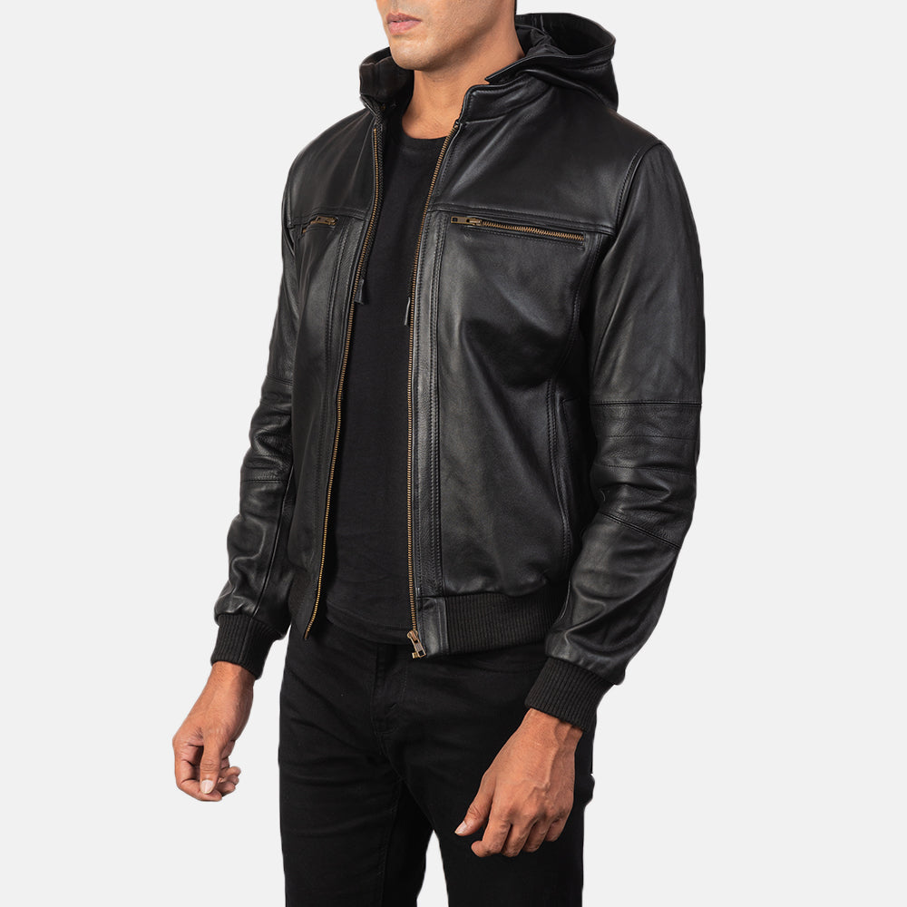 
Black Cowhide Leather Bomber Jacket - Rückansicht mit passgenauen Schultern & sauberem Saum