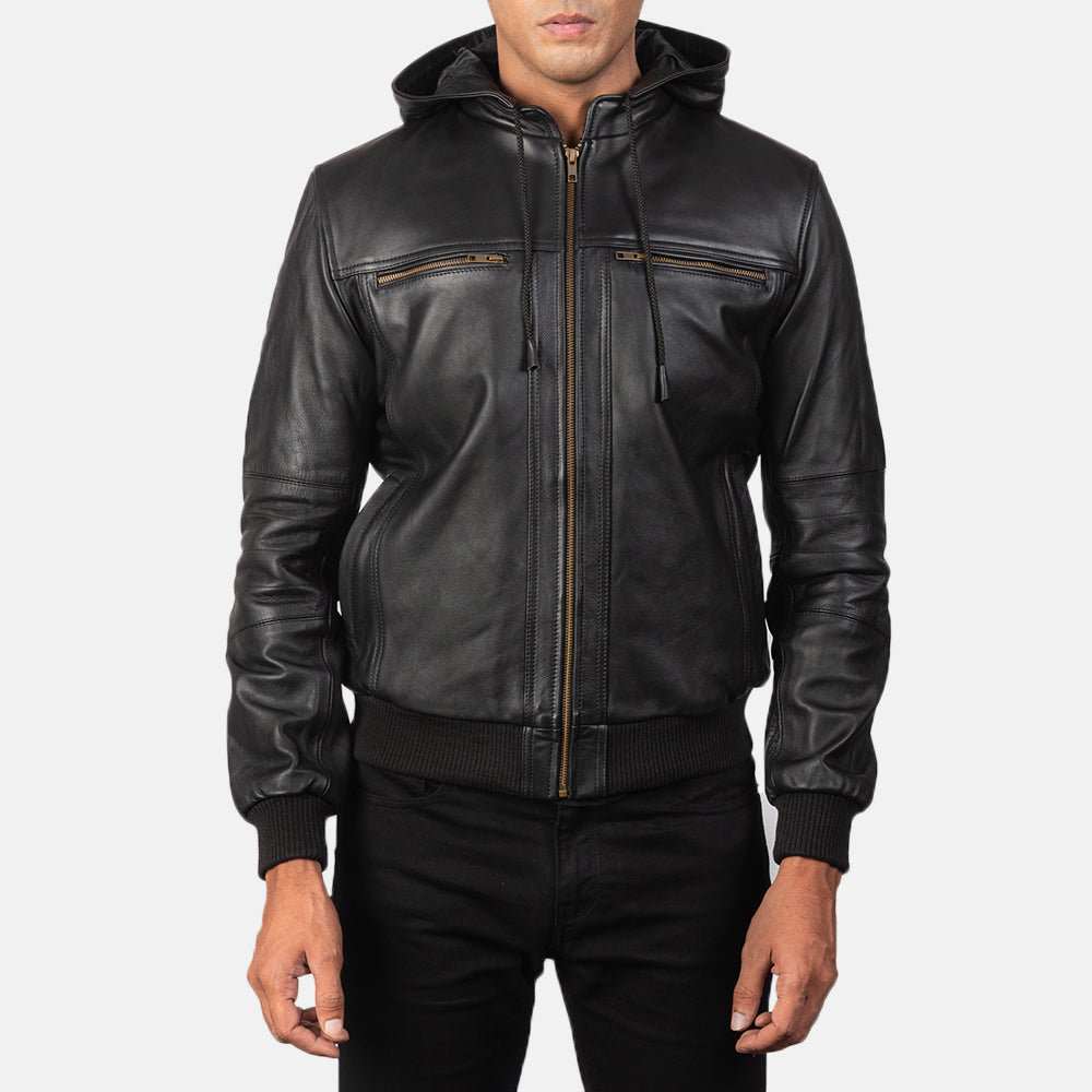
Bouncer Biz Black Leather Hooded Bomber Jacket - Seitenansicht mit ergonomischem Ärmelschnitt & sportlicher Passform