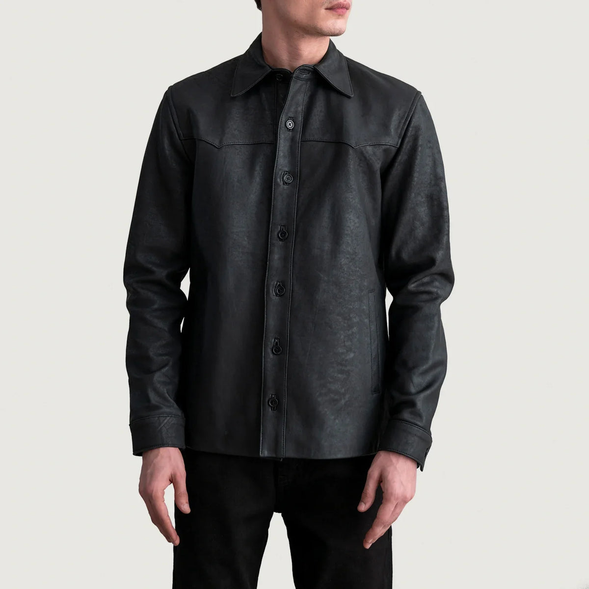 
Bronco Tumbled Schwarz Leather Shirt für Herren - Seitenansicht mit ergonomischem Ärmelschnitt & sportlicher Passform