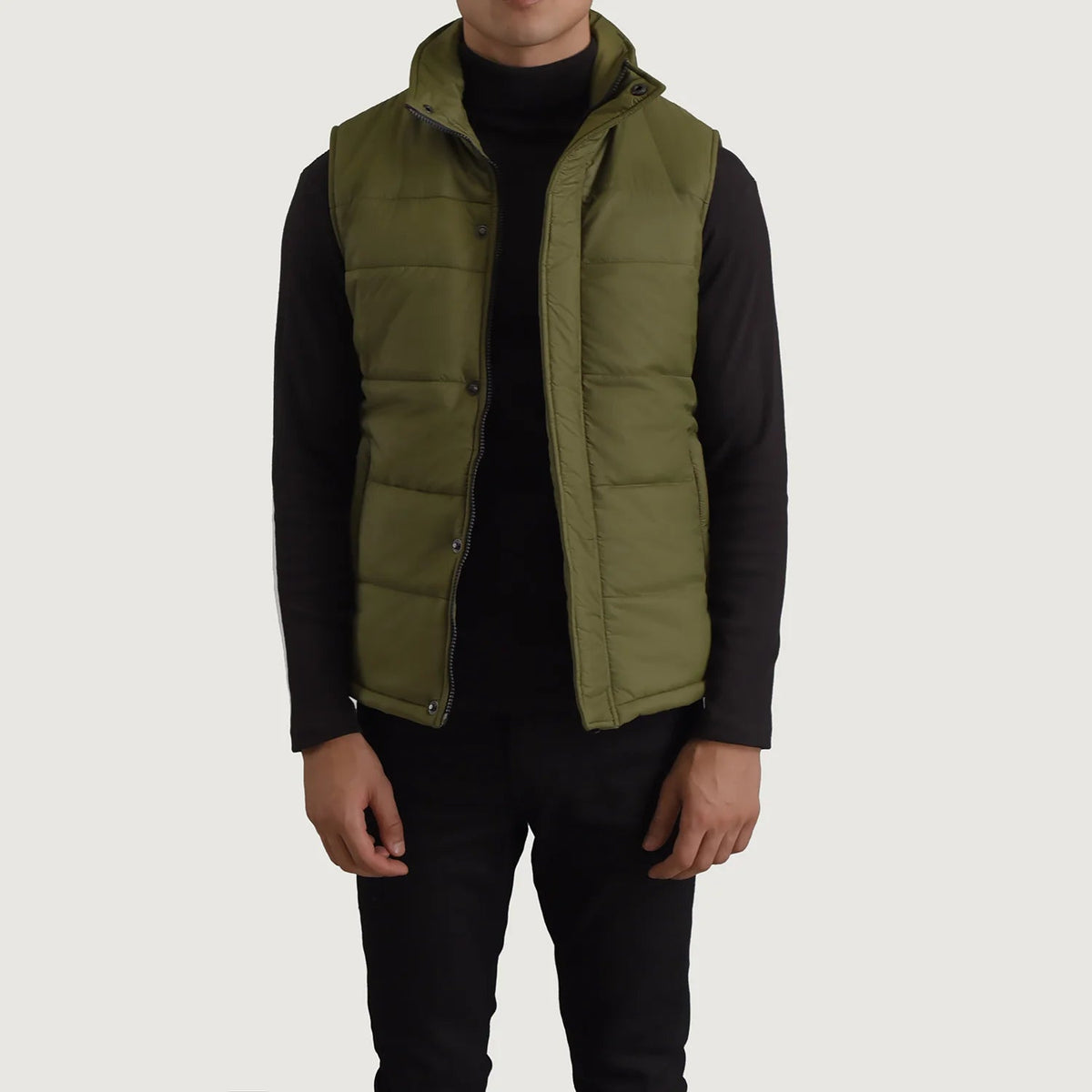
Bryan Grün Steppweste für Herren in Green Full-Grain Leather - Vorderansicht & maßgeschneiderte Silhouette | Online Kaufen