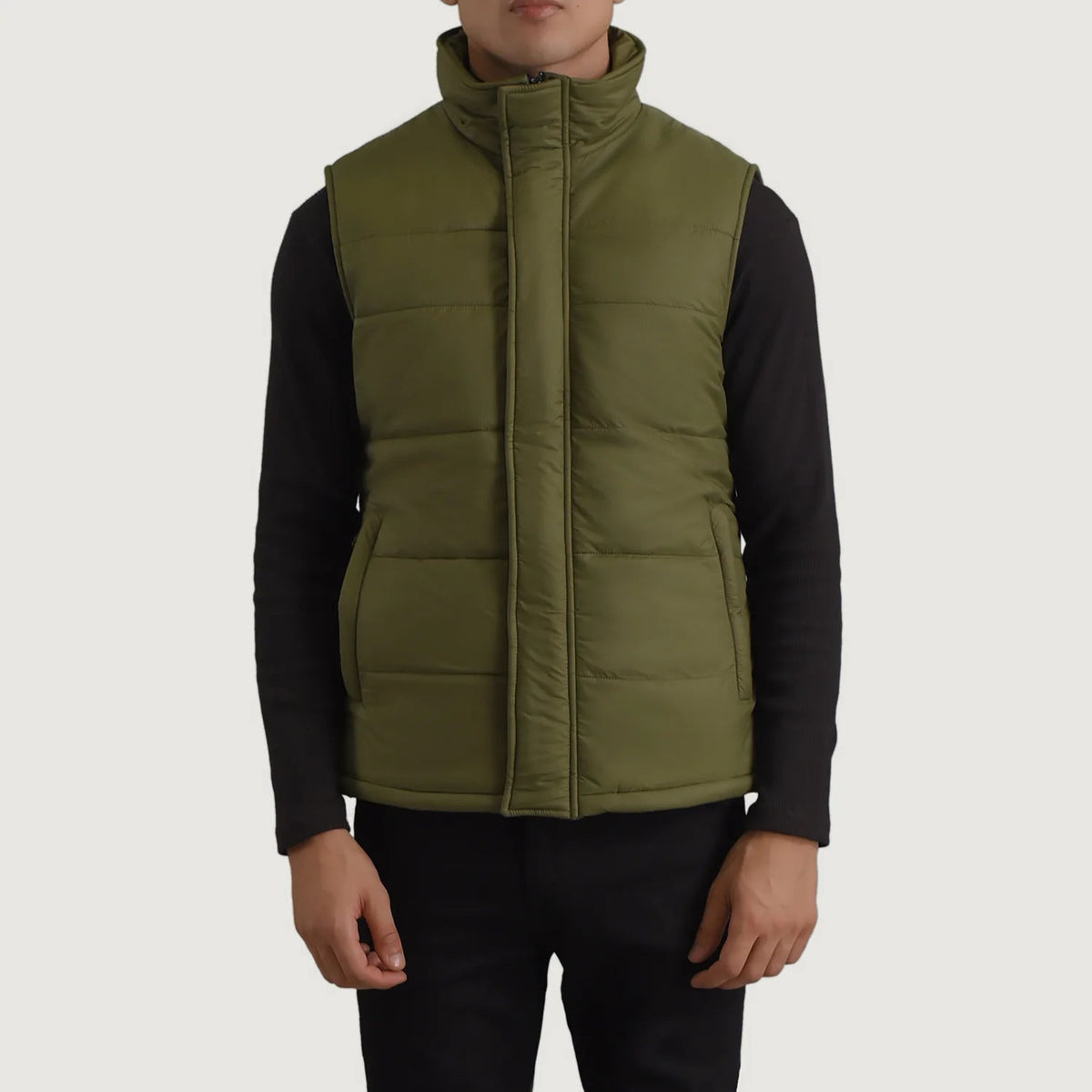 
Detailansicht of Classic Collar & Zipper With Placket Hardware on Bryan Grün Steppweste für Herren