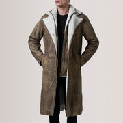
Cai Vintage-Braun Leather Shearling Ledermantel für Herren For Men in Distressed Brown Sheepskin Snuffed - Vorderansicht & maßgeschneiderte Silhouette | Online Kaufen