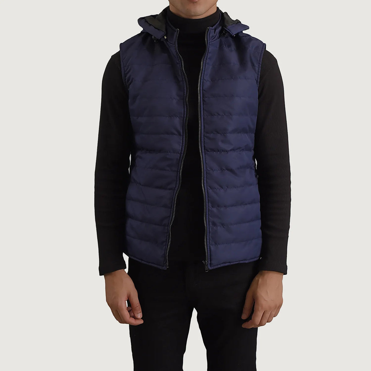 
Carlo Blau Kapuzen-Steppweste für Herren in Blue Full-Grain Leather - Vorderansicht & maßgeschneiderte Silhouette | Online Kaufen