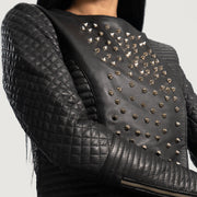 Women's Celeste Studded Schwarz Lederjacke für Damen - Seitenansicht mit ergonomischem Ärmelschnitt