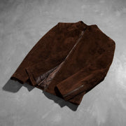 Styled Fit Perspective of Men's Charcoal Mocha Suede Leder-Bikerjacke für Herren on Model - Natural Daylight Drape