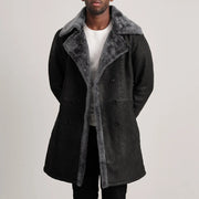Charles Brown Suede Leather Shearling Double-Breasted Coat in Brown Goatskin Suede - Vorderansicht &amp; maßgeschneiderte Silhouette | Online Kaufen