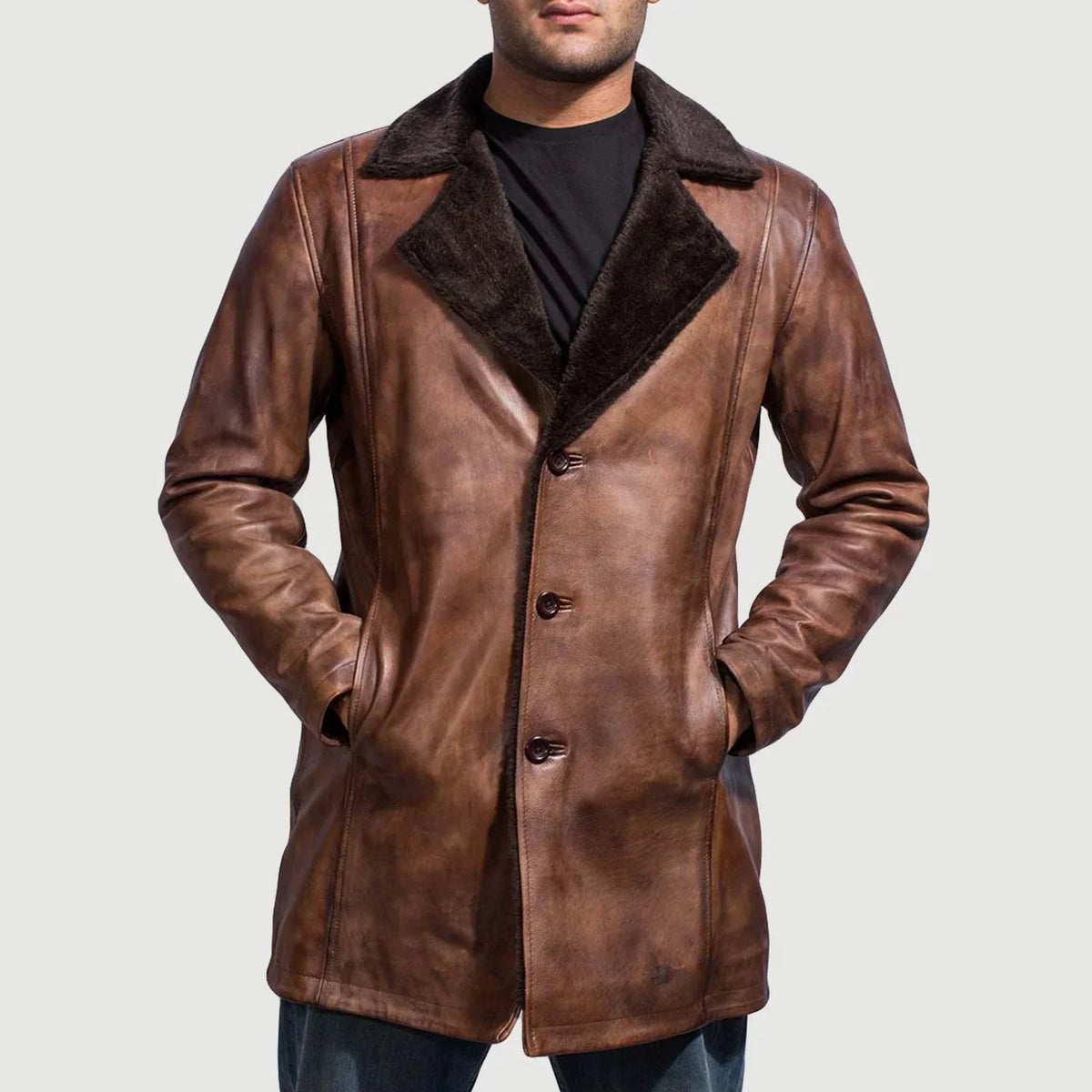 Men's Cinnamon Distressed Leather Fur Ledermantel für Herren - Seitenansicht mit ergonomischem Ärmelschnitt