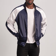 
Clarke Blau Varsity Lederjacke für Herren - Seitenansicht mit ergonomischem Ärmelschnitt & sportlicher Passform