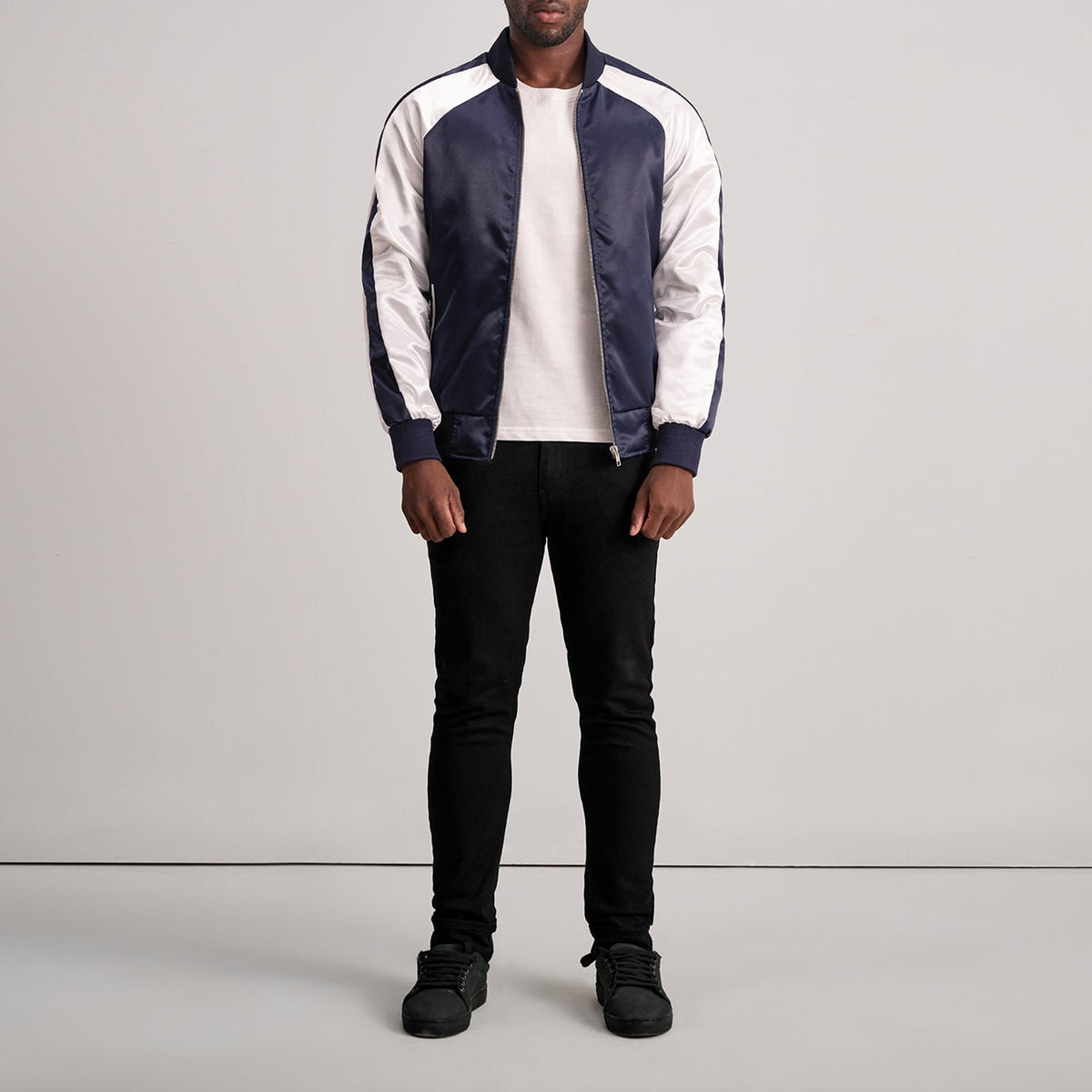 
Detailansicht of Varsity & Zipper Hardware on Clarke Blau Varsity Lederjacke für Herren