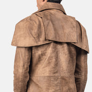 Detailansicht of Classic Collar &amp; Heavy-Duty Zipper Hardware on Men's Classic Braun Leather Duster für Herren