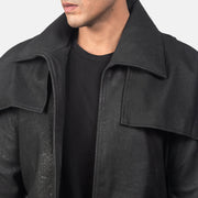 Detailansicht of Classic Collar &amp; Heavy-Duty Zipper Hardware on Men's Classic Distressed Schwarz Leather Duster für Herren