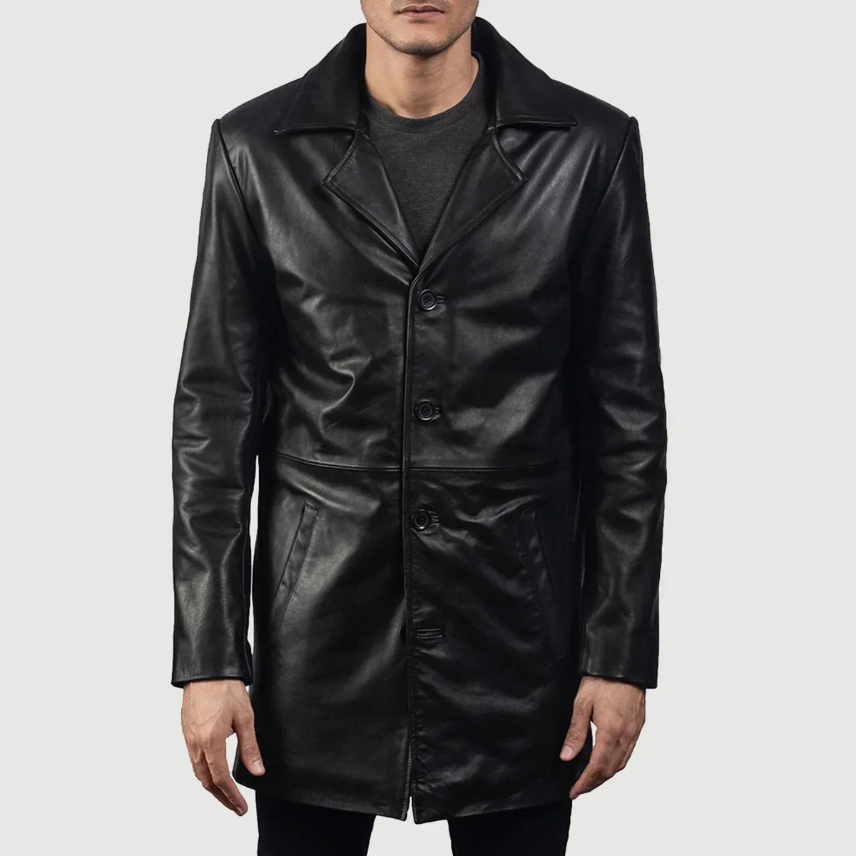 Men's Classmith Black Leather Coat - Seitenansicht mit ergonomischem Ärmelschnitt