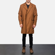 
Claud Khaki Wool Double Breasted Coat - Seitenansicht mit ergonomischem Ärmelschnitt & sportlicher Passform
