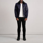 Detailansicht of Removable faux fur collar &amp; Zipper Hardware on Clyde B-15 Blau Leder-Bomberjacke für Herren